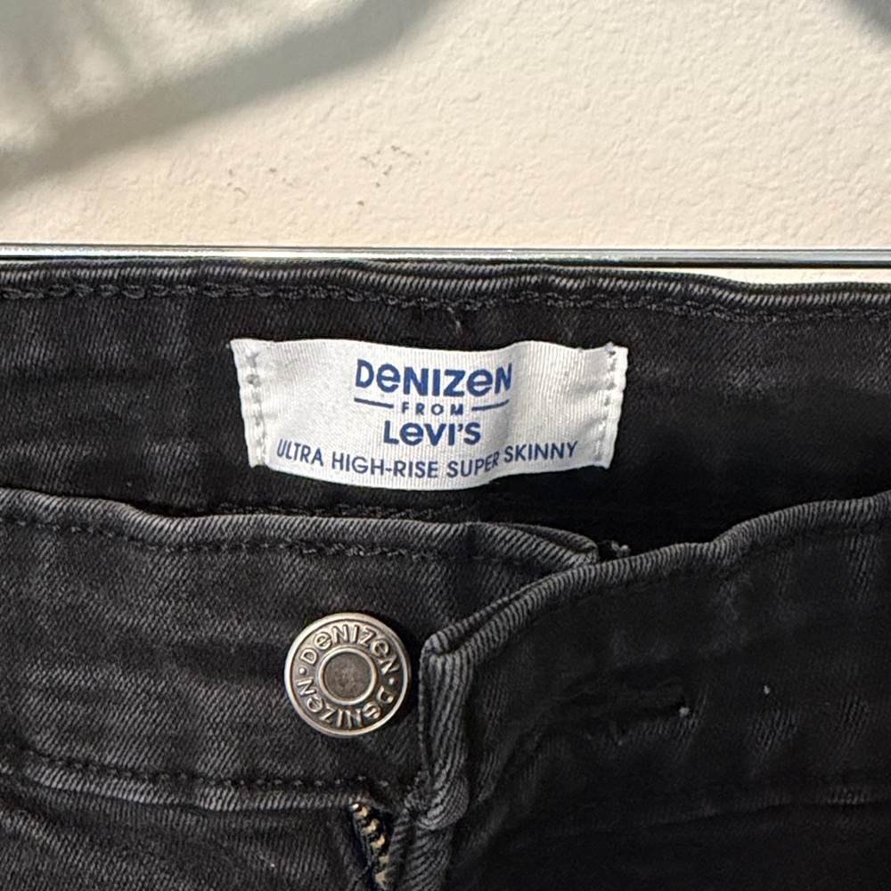 Denizen from Levi's Black High-Rise Skinny Jeans - Picture 3 of 7